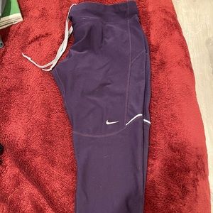 Nike purple sport cropped leggings